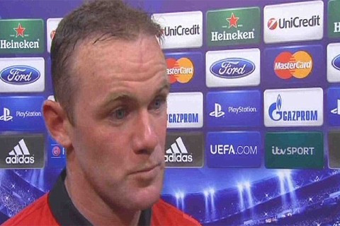 Vẻ mặt không vui của Rooney khi bị phóng viên "hỏi xoáy". Ảnh chụp màn hình.