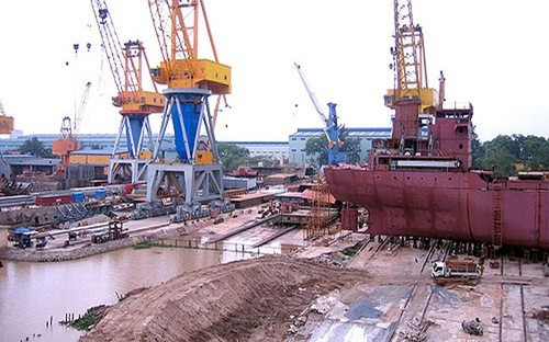 Bến đóng tàu tại Tổng công ty Bạch Đằng - đơn vị thành viên của Vinashin - Ảnh: NLĐ.