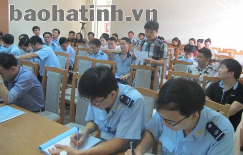 Hải quan Hà Tĩnh tổ chức đối thoại với DN để giải đáp những khó khăn, vướng mắc. Hải quan Hà Tĩnh tổ chức đối thoại với DN để giải đáp những khó khăn, vướng mắc.