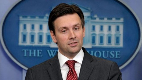 Phát ngôn viên Nhà Trắng Josh Earnest (Ảnh: Press TV)