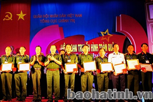 Trao giải vàng cho các tác phẩm