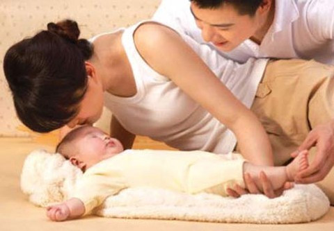 Người chồng đóng bảo hiểm sẽ được nghỉ 5 ngày khi vợ sinh con