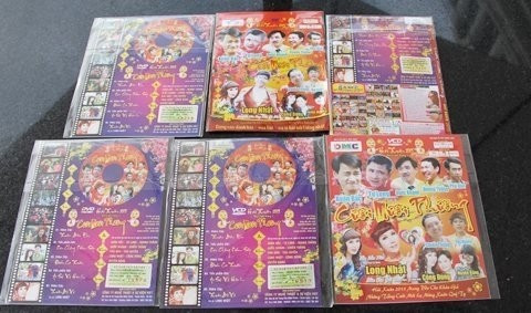 Tiểu phẩm "Dạy vợ yêu" do Xuân Bắc, Tự Long viết kịch bản, biên tập, đạo diễn và diễn xuất từng bị một công ty quay trộm rồi tự phát hành mà không xin phép.