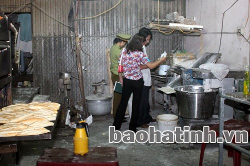 Một cơ sở sản xuất bánh ngọt tại thành phố Hà Tĩnh không đảm bảo VSATTP