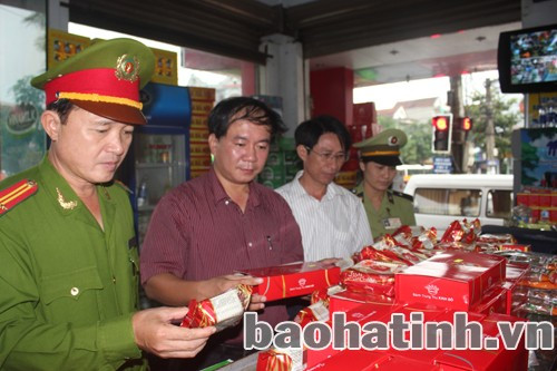 Đoàn kiểm tra liên ngành VSATTP tỉnh kiểm tra cơ sở kinh doanh bánh trung thu