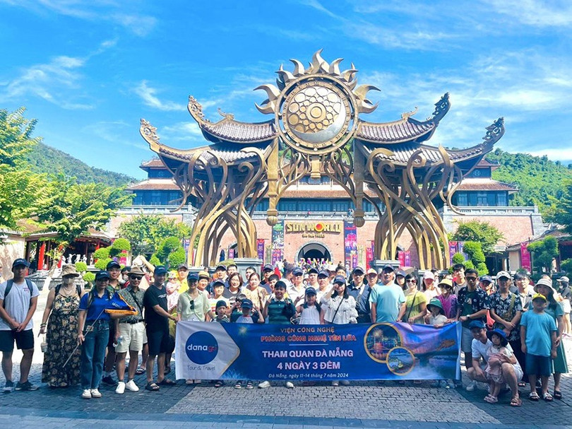 Đoàn khách tham quan Bà Nà Hills với sự hướng dẫn tận tâm, chuyên nghiệp của DANAGO. ba-na-hills-4.jpg