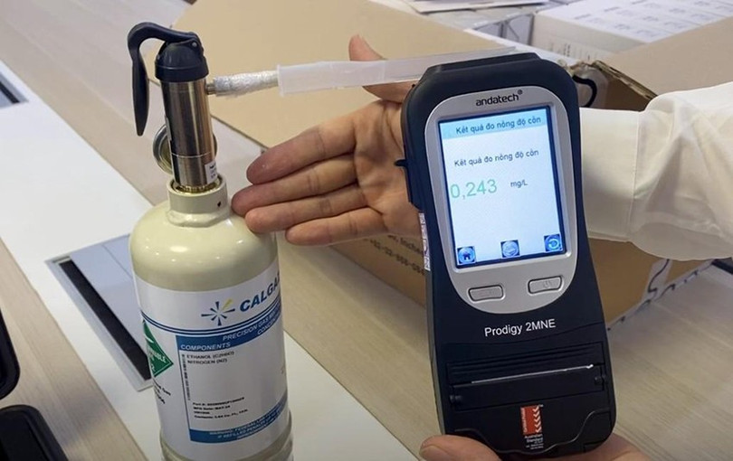 Kết quả hiển thị của máy đo nồng độ cồn CSGT so với khí cồn chuẩn Calgaz alcofind-4.jpg