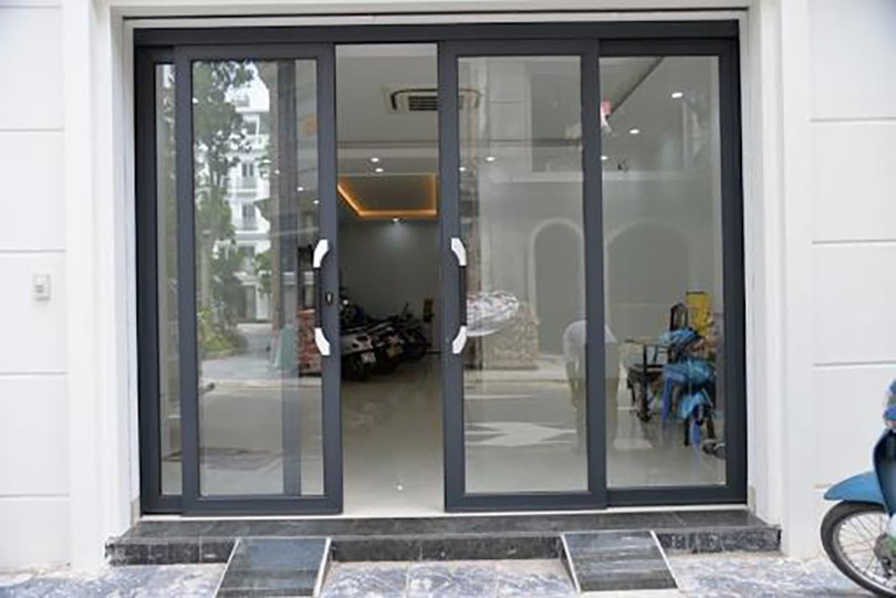 Cửa nhôm xingfa được lựa chọn làm cửa đi. ngoi-nha-2.jpg