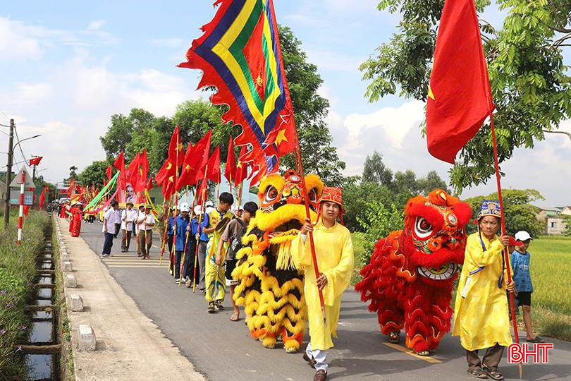 Chính quyền địa phương tổ chức rước bằng xếp hạng di tích lịch sử - văn hóa cấp tỉnh nhà thờ Nguyễn Kiểu. e3417d04e83a4c64152b.jpg