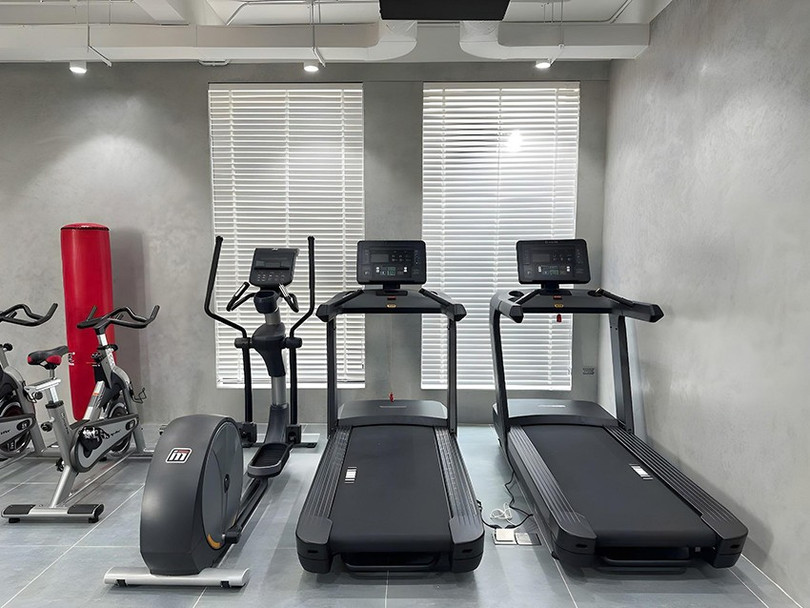 Hình ảnh máy chạy bộ điện Impulse gym-3.jpg