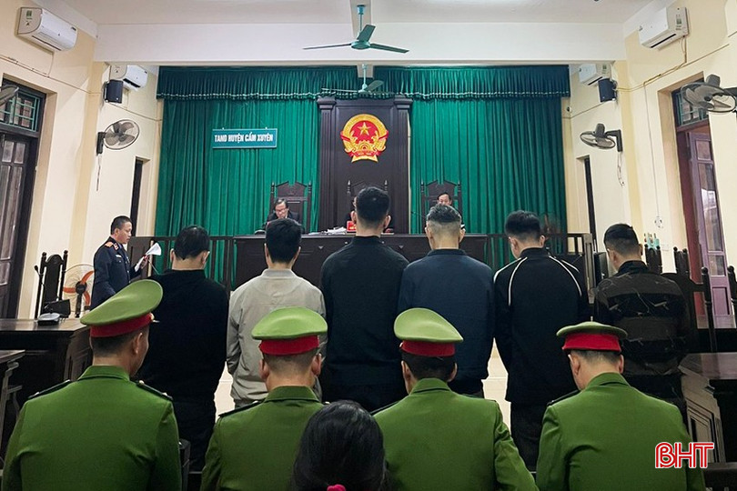 6 đối tượng bị TAND huyện Cẩm Xuyên tuyên phạt tổng cộng 42 năm, 9 tháng tù giam. bqbht_br_da778de00e79b227eb68.jpg
