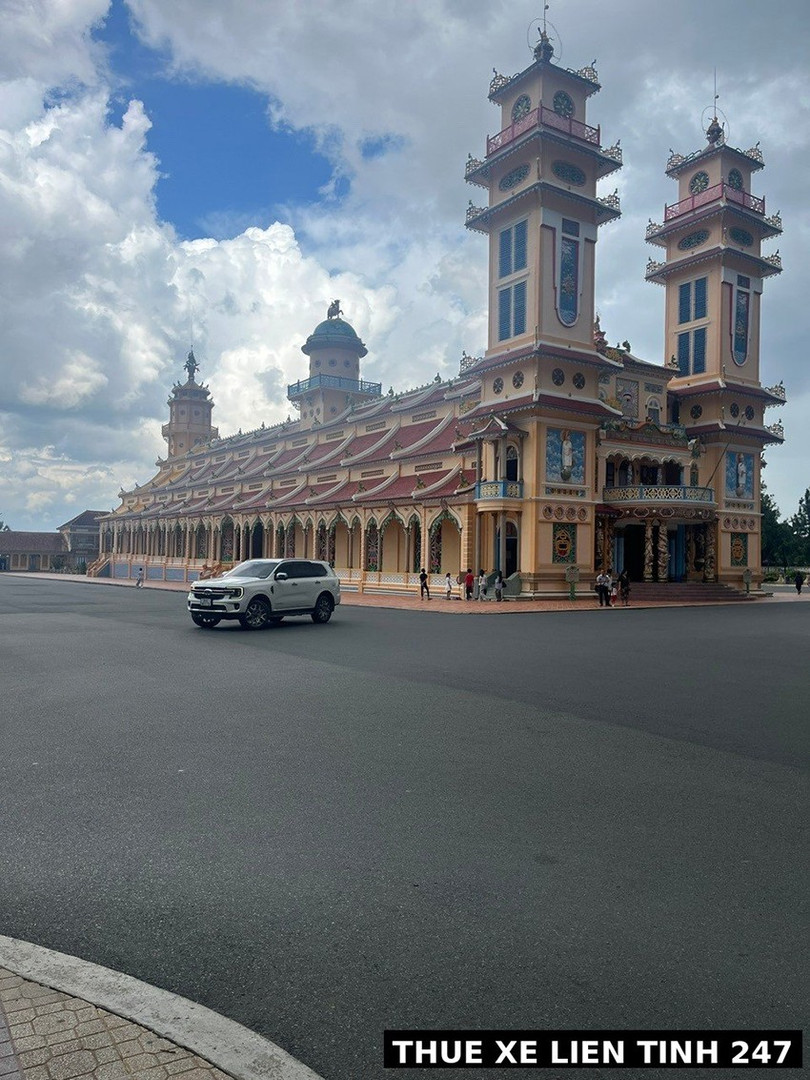 Tham quan Tòa Thánh Tây Ninh thue-xe-di-tay-ninh-3.jpg