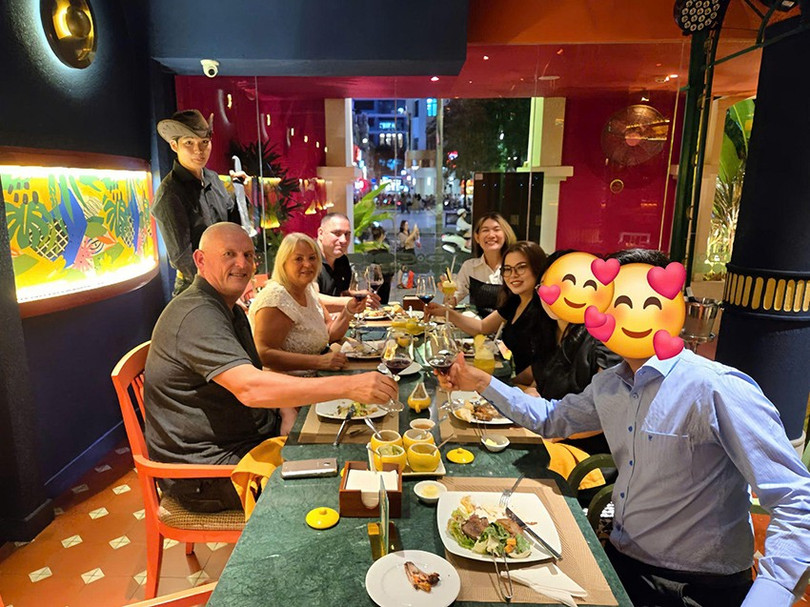 Công ty Cyvina dự buổi tiệc chúc mừng khách hàng định cư thành công (Hình ảnh khách hàng được cam kết bảo mật) cyvina-2.jpg