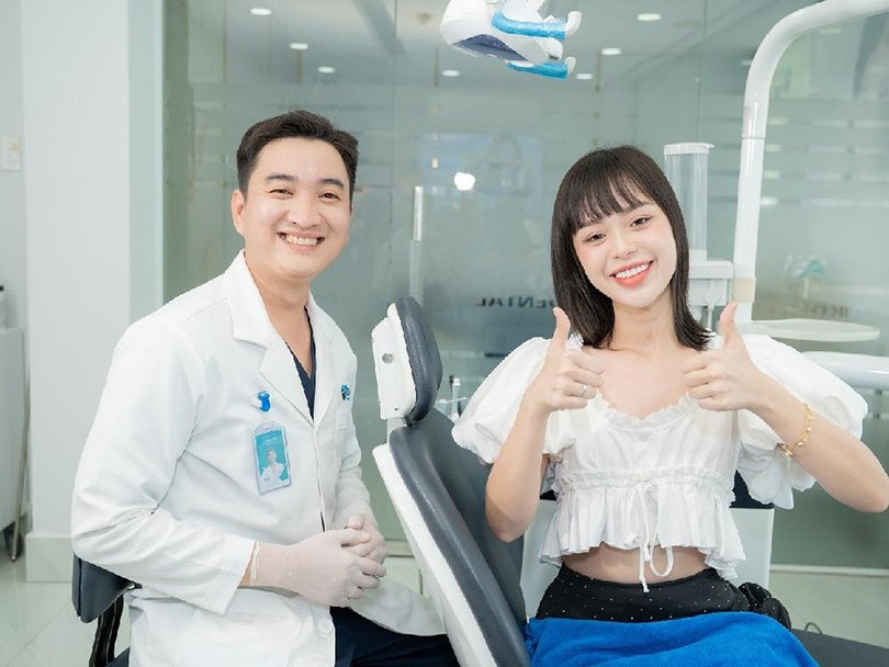 Khách hàng hài lòng với bác sĩ tại Nha khoa Quốc tế BIK rang-3.jpg