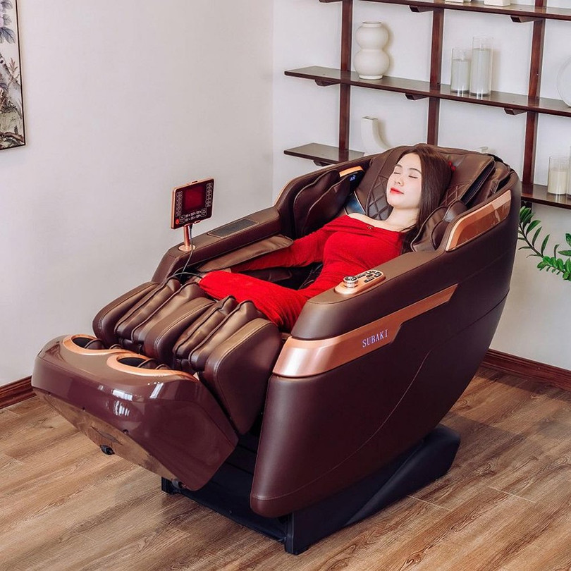 Hình ảnh khách hàng đang trải nghiệm ghế massage Fuji dòng phổ thông massage-fuji-1.jpg