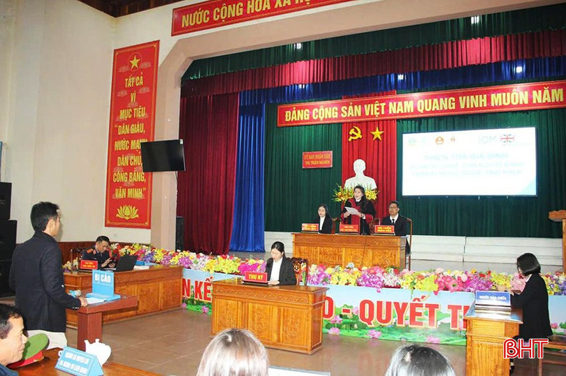 Phiên tòa giả định được tổ chức tại UBND thị trấn Nghèn. bqbht_br_imagesthumb7cee8ae7-b7f0-458d-b30d-3f2322676ab4.jpg