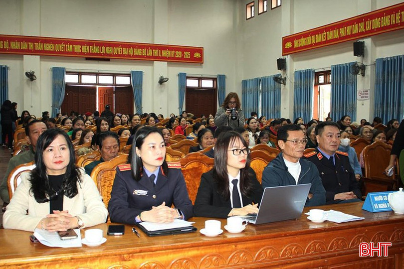 Phiên tòa giả định thu hút 250 cán bộ, hội viên phụ nữ và người dân trên địa bàn huyện Can Lộc. bqbht_br_imagesthumba726ed97-9004-49cc-9317-b2167c139d0b.jpg