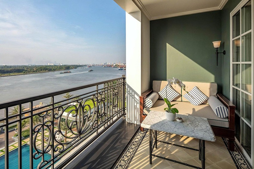 Khu vực ban công với view hướng ra sông Sài Gòn saigon-riverside-3.jpg