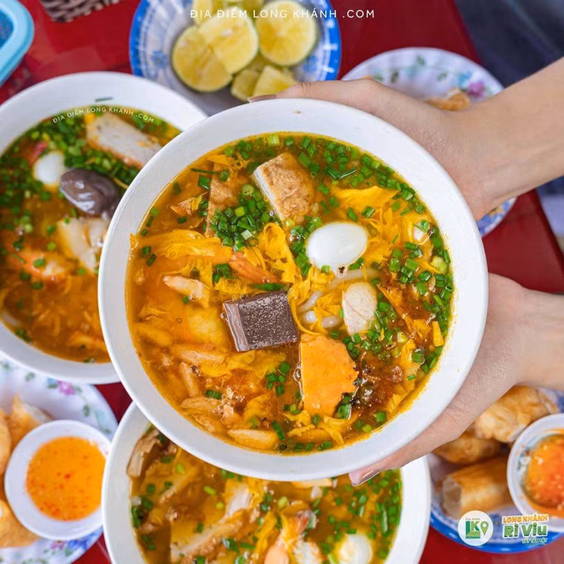 quan-banh-canh-3.jpg