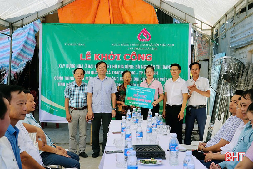 Tham dự lễ khởi công có đại diện Ủy ban MTTQ tỉnh; Ngân hàng CSXH tỉnh Hà Tĩnh; Thường trực Ủy Ban MTTQ thành phố; cấp ủy, chính quyền địa phương và Ban Bác ái Giáo xứ Chân Thành.