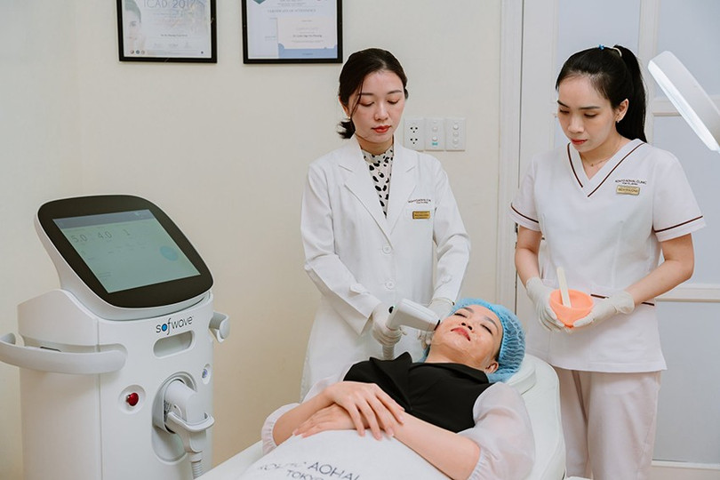 Tham khảo liệu trình trẻ hóa da vùng mắt tại ROHTO AOHAL CLINIC. hifu-3.jpg