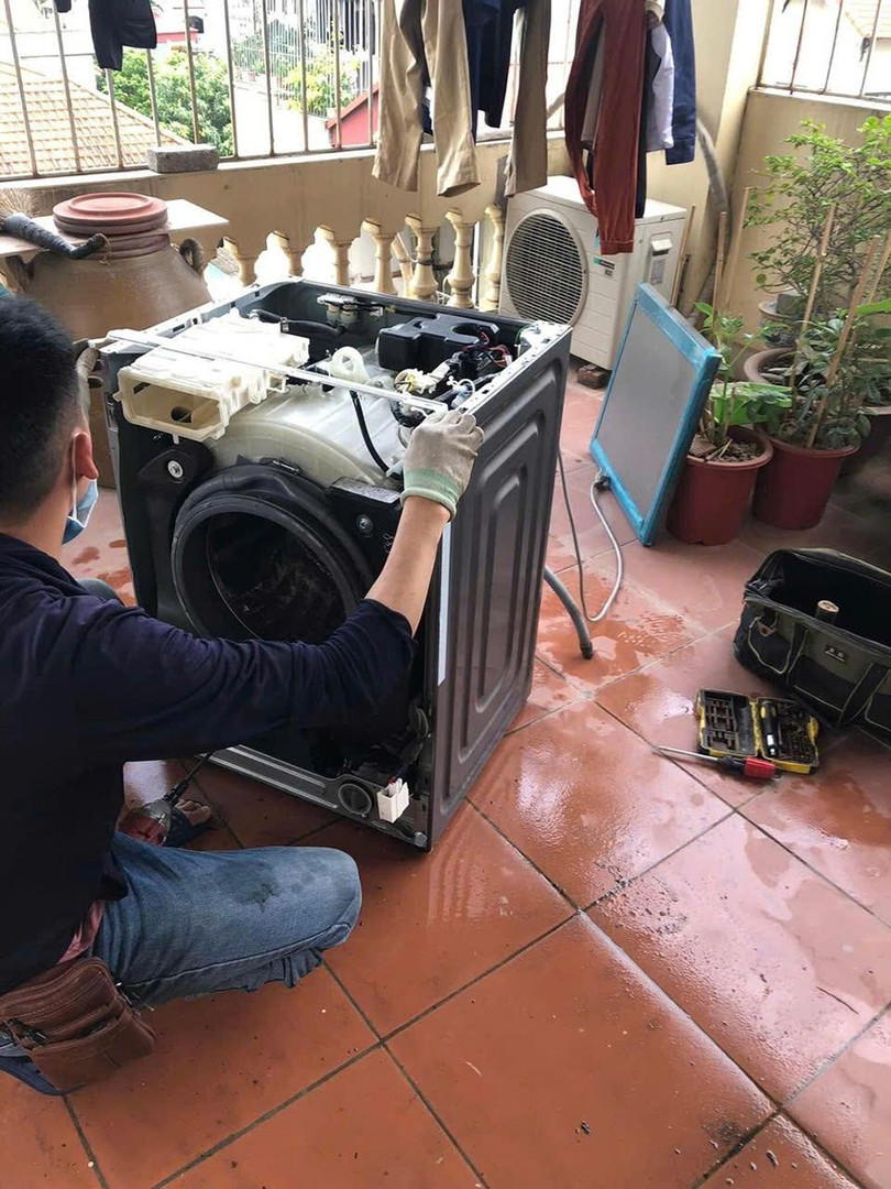 Thợ sửa máy giặt của Sửa Chữa Ngay lành nghề có chuyên môn kỹ thuật cao sua-may-giat-1.jpg