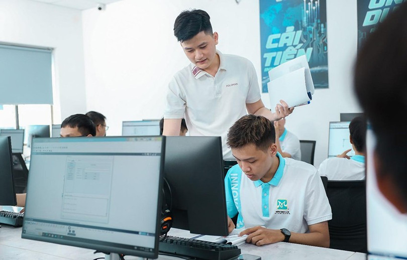 Ngoài việc tự học thì người hướng dẫn cũng là yếu tố quan trọng để làm quen với lập trình cntt-2.jpg