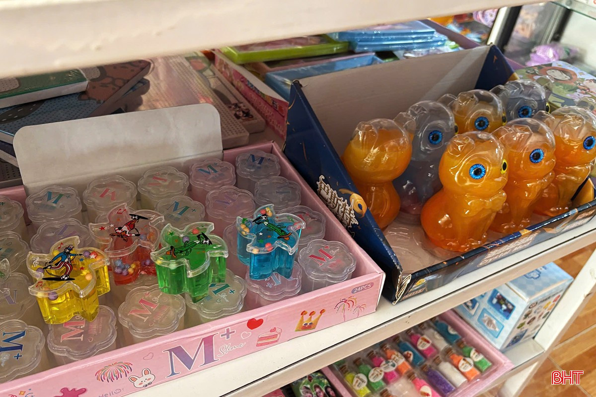 Phía sau sự sặc sỡ, thú vị của slime là những rủi ro cho sức khỏe người dùng.