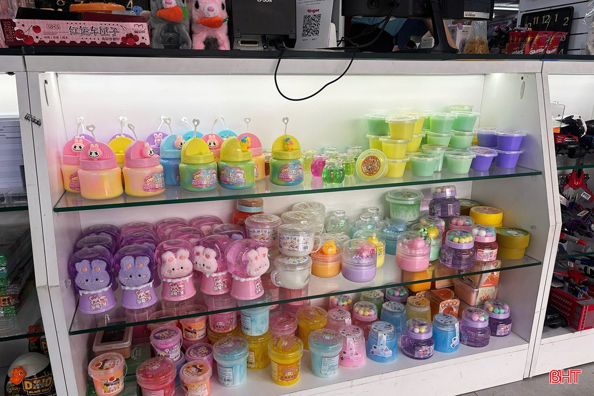 Nhiều cơ sở kinh doanh còn dành một góc riêng để trưng bày slime.
