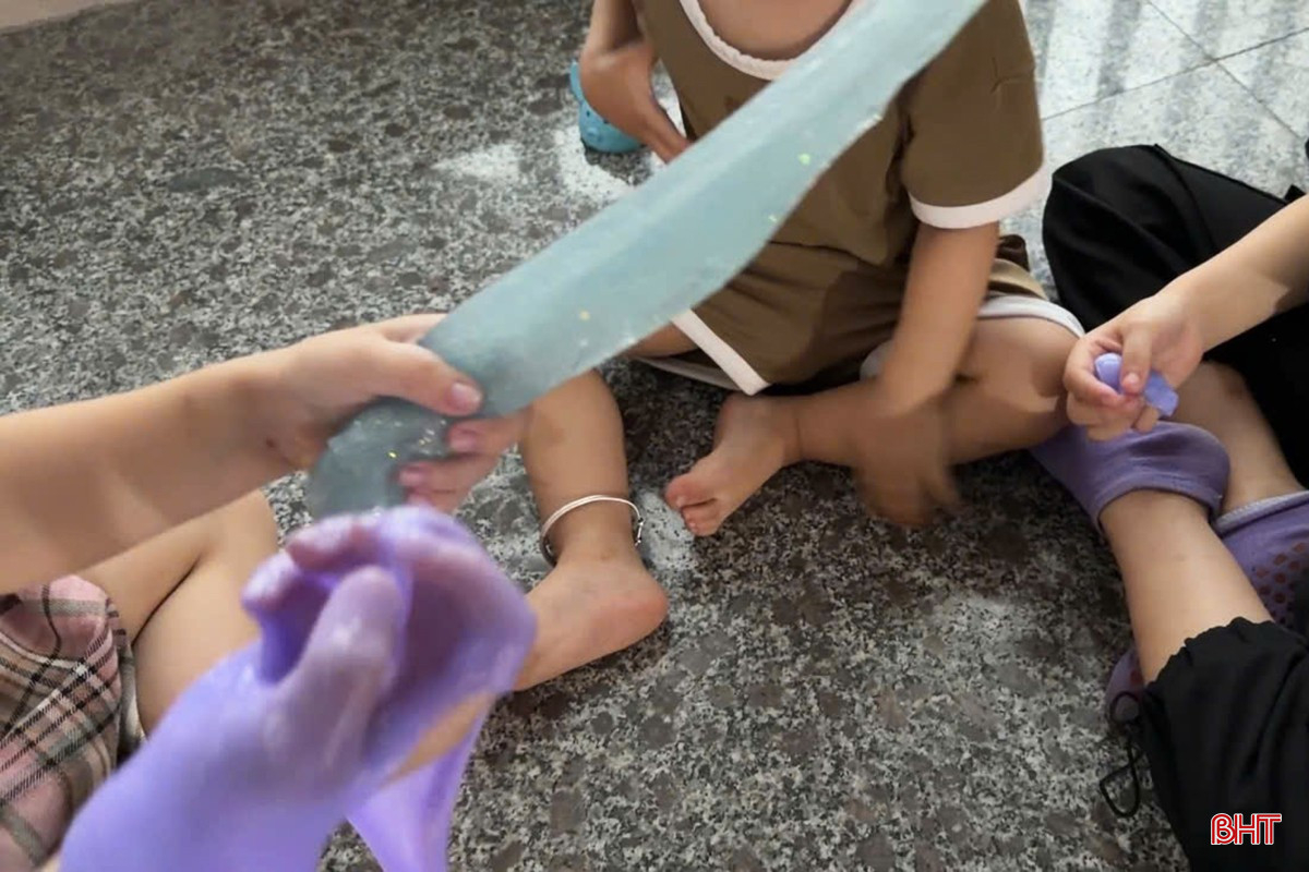 Nhiều phụ huynh vẫn chưa ý thức được mức độ độc hại của loại đồ chơi này.