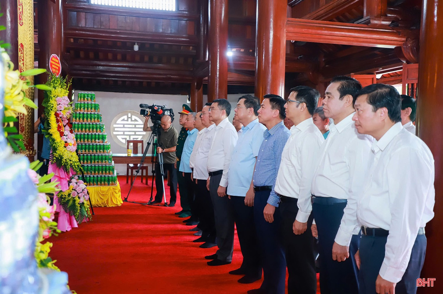 Các đại biểu dâng hoa, dâng hương tại Nhà thờ Bác Hồ và các anh hùng liệt sĩ tại Nghĩa trang Liệt sĩ quốc tế Việt - Lào. bqbht_br_thuong-binh-liet-sy-1000.jpg
