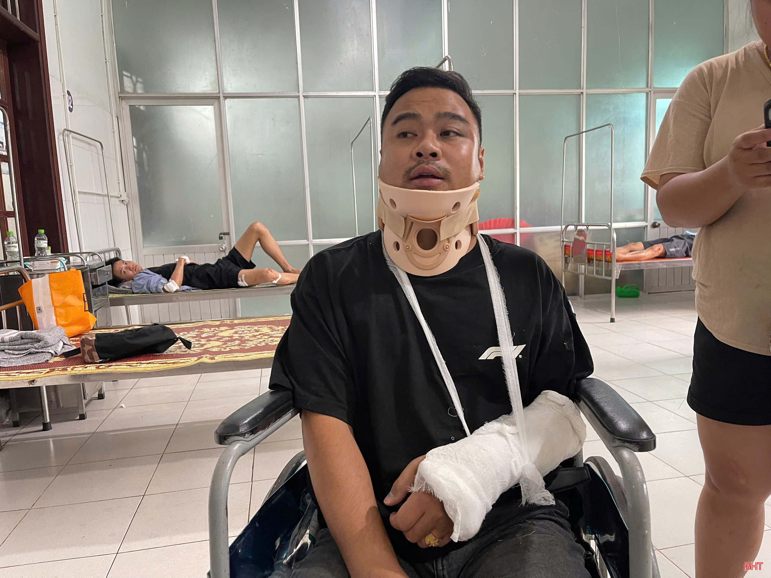 Hành khách bị đa chấn thương đang được chữa trị Bệnh viện Đa khoa TX Kỳ Anh. bqbht_br_z6839360902295-bb45b056914059e241e656bdbfe1c6e0.jpg