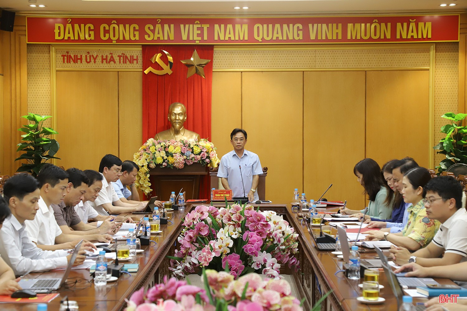 Phó Bí thư Thường trực Tỉnh ủy Trần Thế Dũng chủ trì hội nghị duyệt Đại hội Đảng bộ xã Đồng Tiến. bqbht_br_duyet-dai-hoi-01.jpg