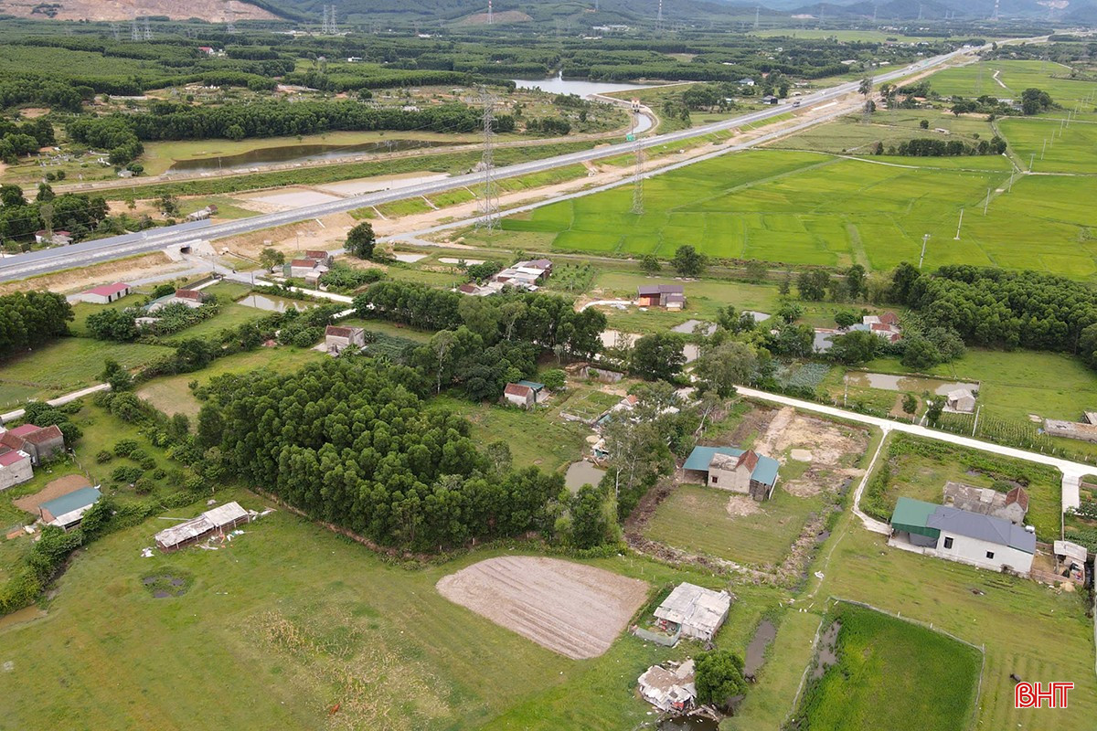 Localities in Ha Tinh proactively recorded the current status of land clearance boundaries to preserve and serve as evidence for compensation work. bqbht_br_duong-sat-toc-do-cao-4.jpg