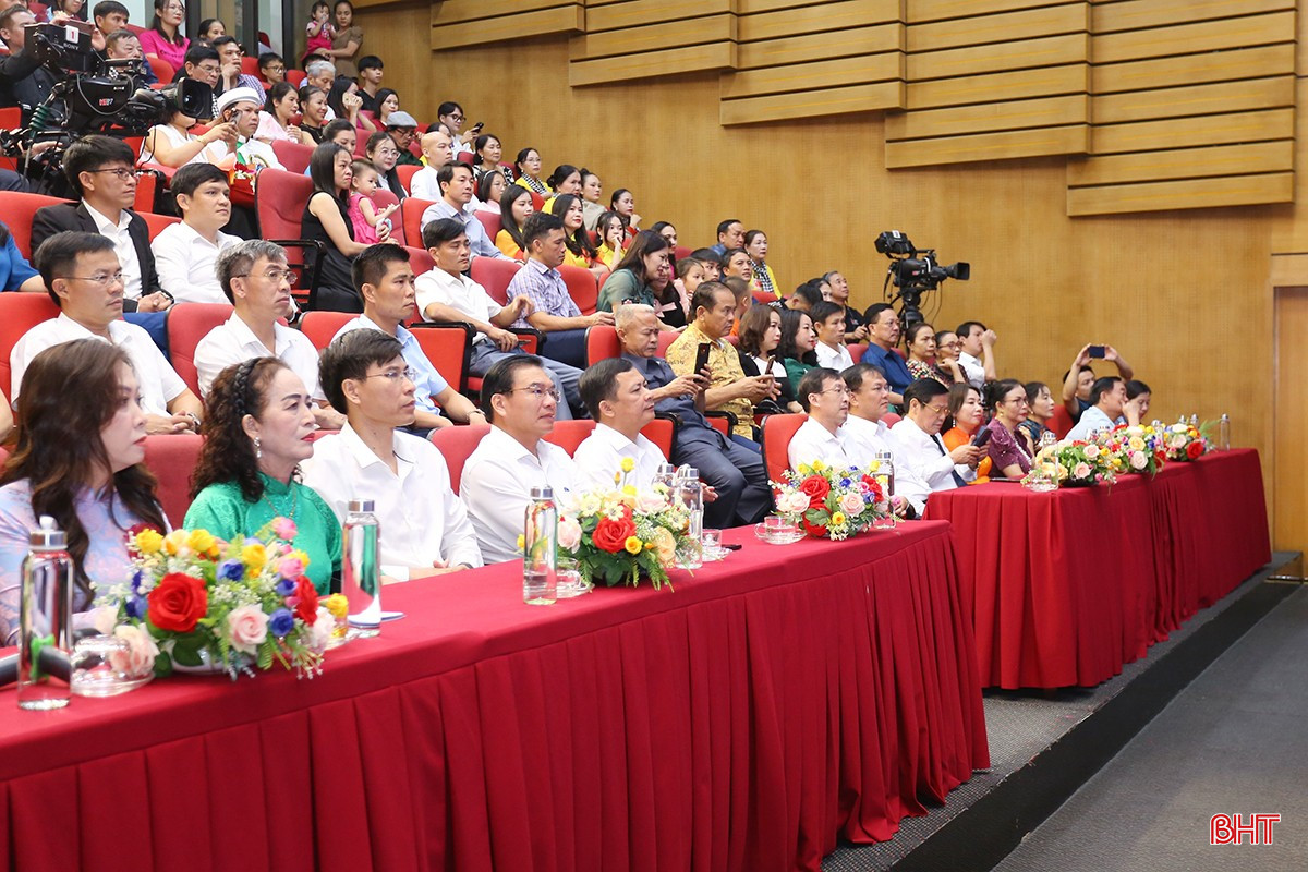 Đại biểu tham dự chương trình. bqbht_br_aimg-6230.jpg
