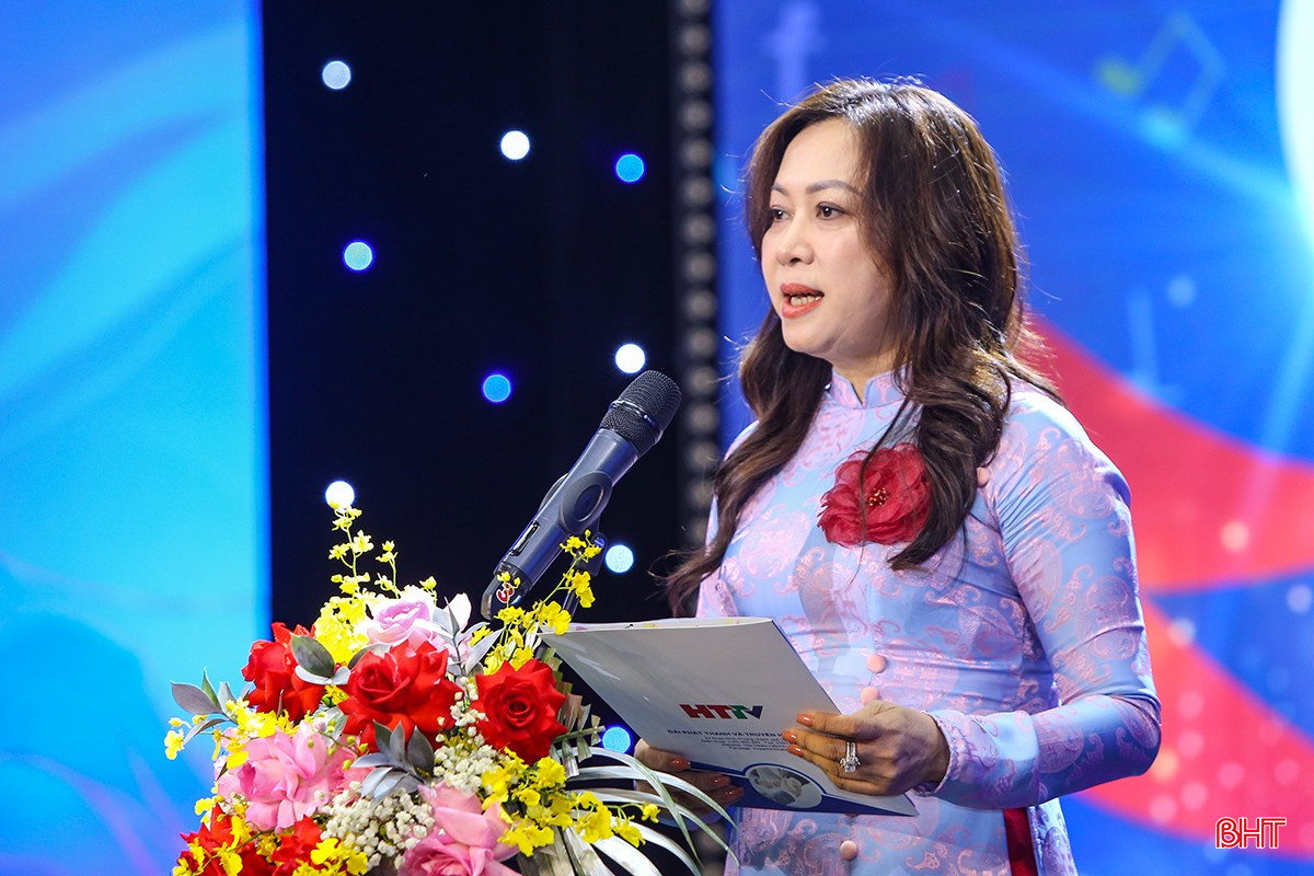 Phó Giám đốc Đài PT-TH tỉnh Trần Thị Phương Hoa phát biểu tổng kết cuộc thi. bqbht_br_aimg-6257.jpg