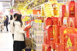 Hàng Tết “lên kệ”, nguồn cung dồi dào, mẫu mã đa dạng