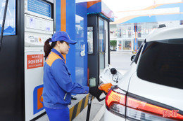 Quản lý thị trường đồng loạt kiểm tra các cửa hàng xăng dầu