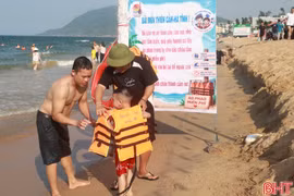 Câu chuyện đẹp ở bãi biển Thiên Cầm về... miễn phí 