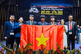 Việt Nam lần đầu vào top 7 Olympic Vật lý quốc tế