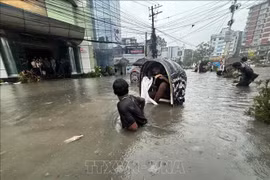 Hơn 50 người chết, hơn 1 triệu người bị cô lập trong lũ ở Bangladesh