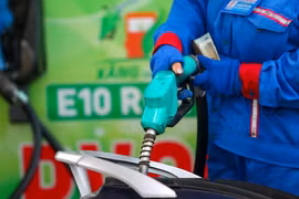 Giá xăng E10 lên hơn 20.000 đồng một lít