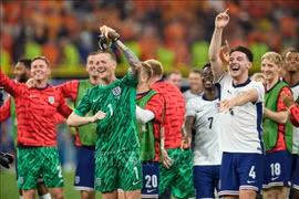 World Cup 2026: Khi người lao động "xứ sương mù" mất ngủ