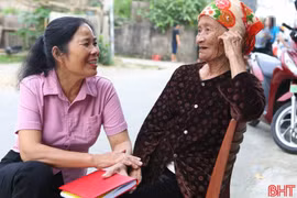 Nữ cán bộ giữ "3 vai" nơi làng biển