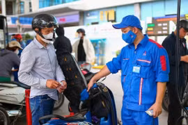 Giá xăng, dầu cùng giảm
