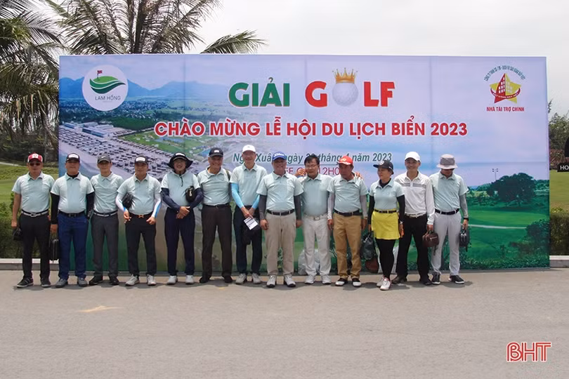Gần 80 golfer tranh tài tại giải golf chào mừng lễ hội du lịch biển