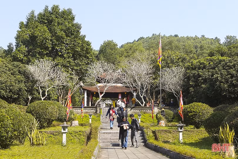 Nhận diện giá trị di sản - nguồn lực nuôi dưỡng, làm giàu bản sắc văn hóa Hà Tĩnh