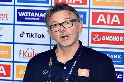 HLV Troussier: “Quan trọng là Việt Nam giành chiến thắng”