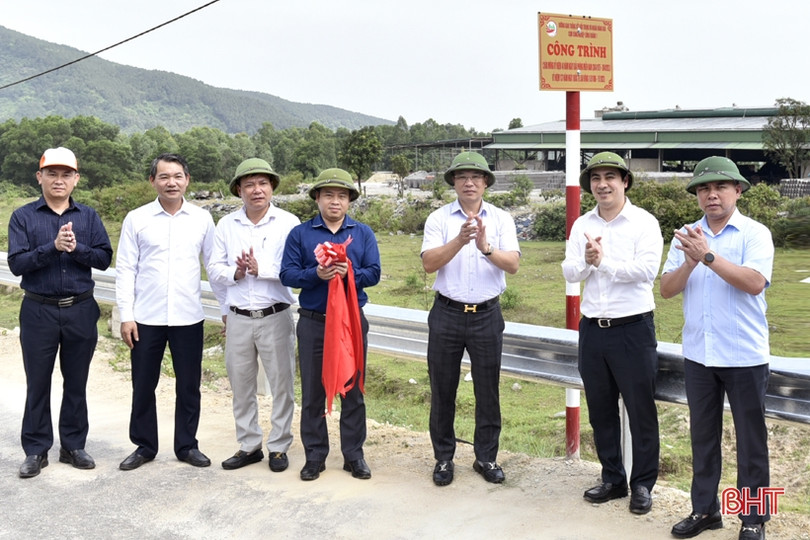 Thị xã Hồng Lĩnh gắn biển các công trình chào mừng những ngày lễ lớn