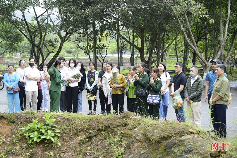 Hàng nghìn du khách hành hương về Ngã ba Đồng Lộc